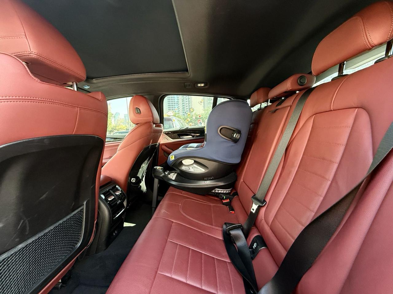 Black Audi 100 Base 2025