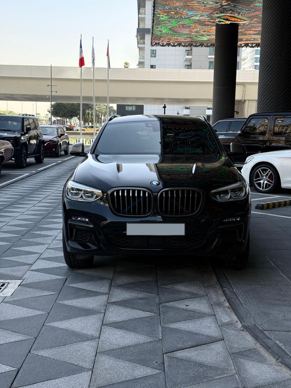 Black Audi 100 Base 2025