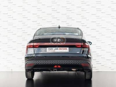 zwart Hyundai Accent Base 2023