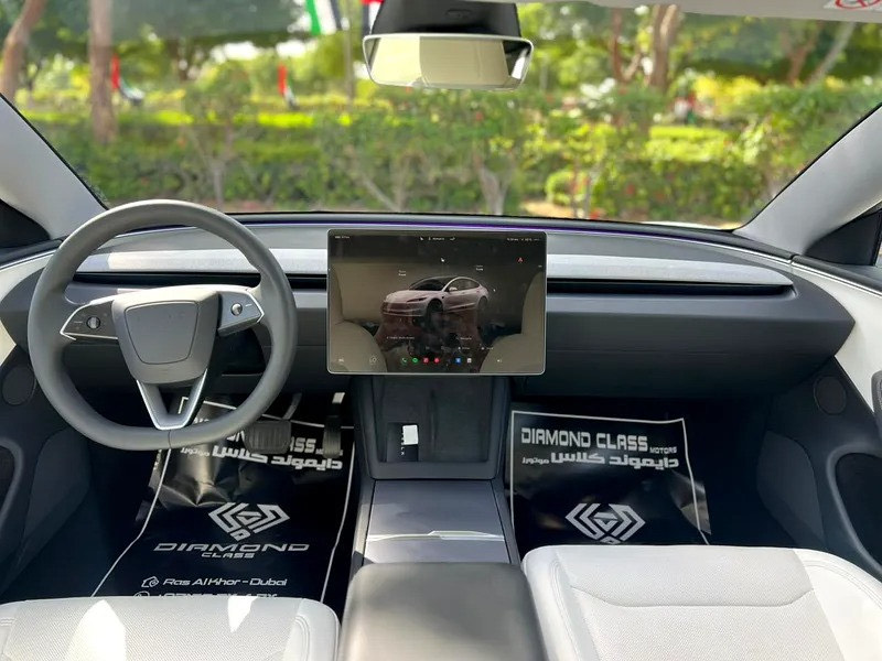 أبيض تسلا Model 3 Base 2019