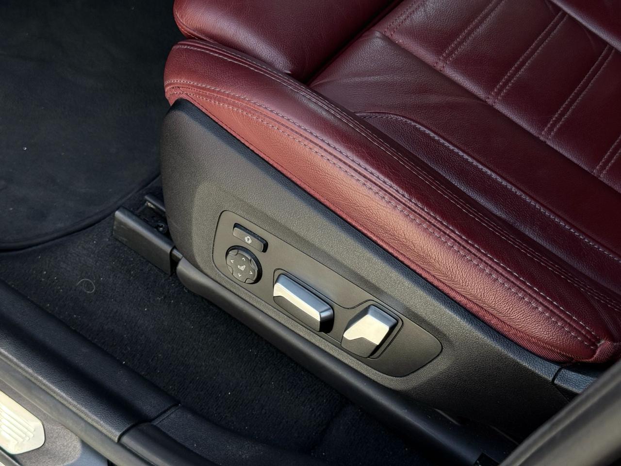 黑色的 起亚 Amanti Base 2027