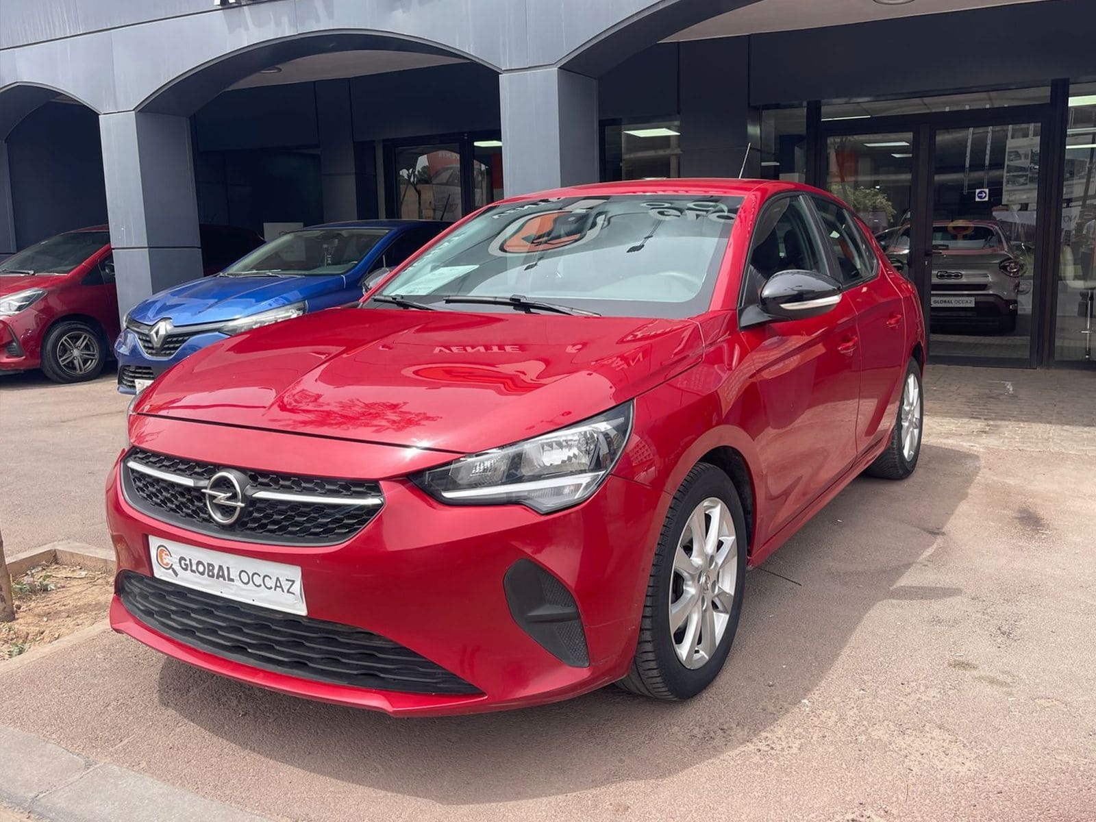 Красный Alfa Romeo 147  2025 год